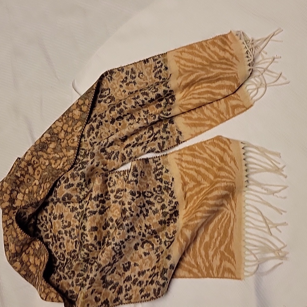 V. FRAAS Cashmink Tan Cream And Brown Scarf